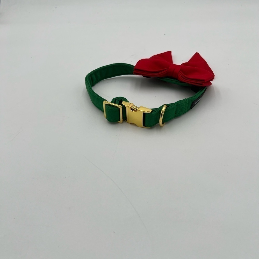Maca Bates Christmas Red Green Dog Collar with Bow Tie NWOT - Picture 5 of 9